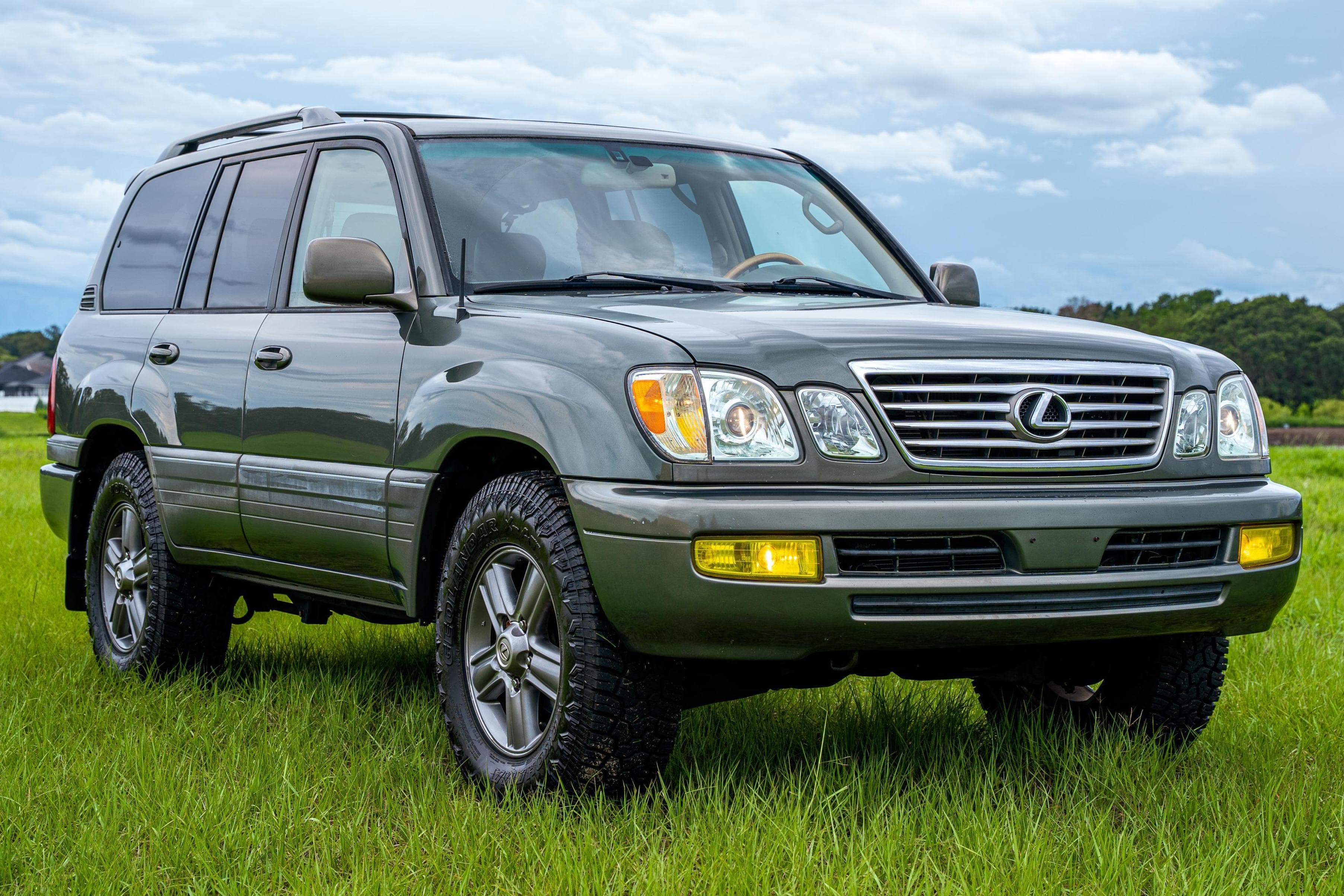 2006 Lexus LX sold for $16,055