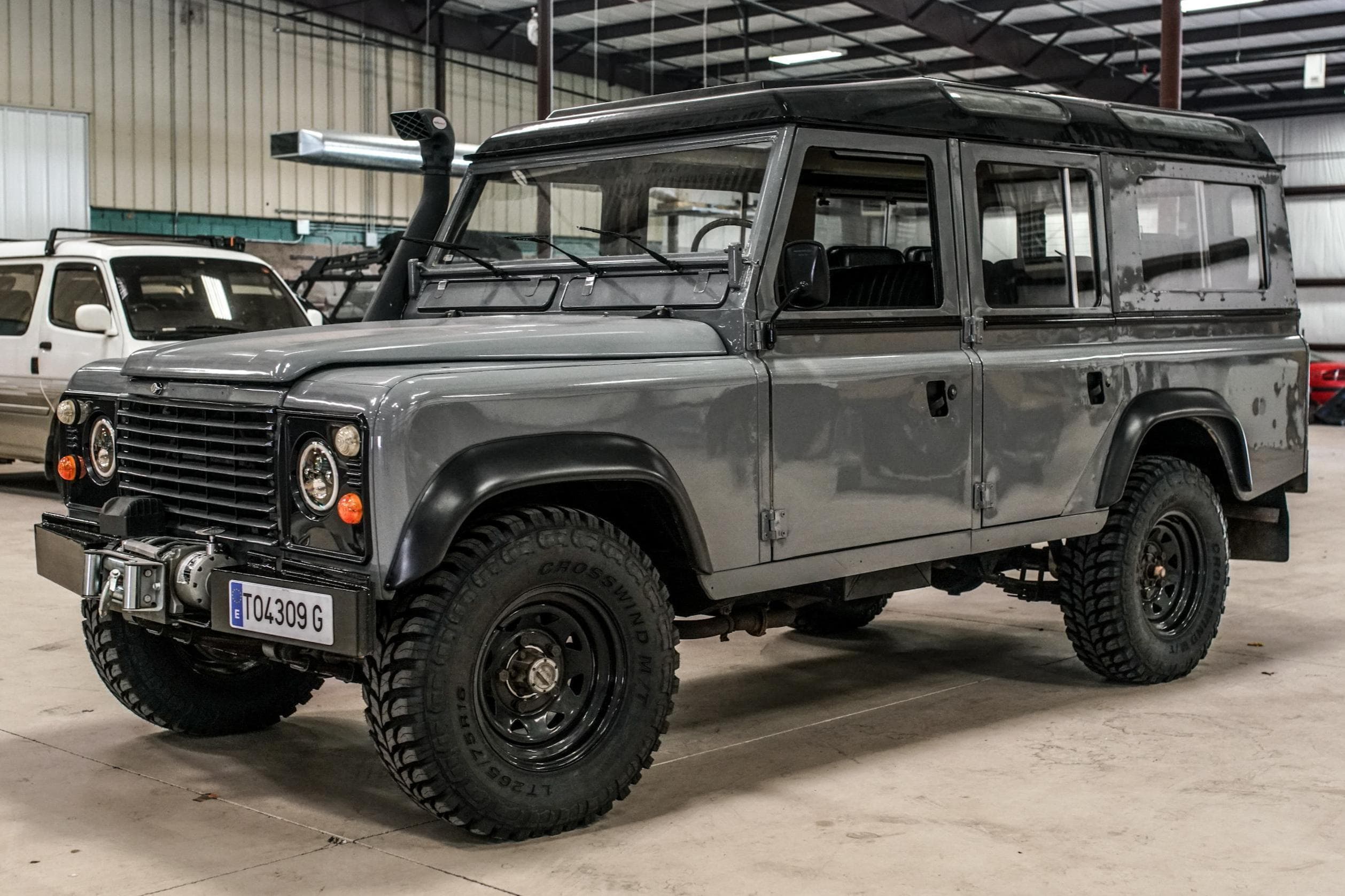 1981 Land Rover Defender sold for $20,750