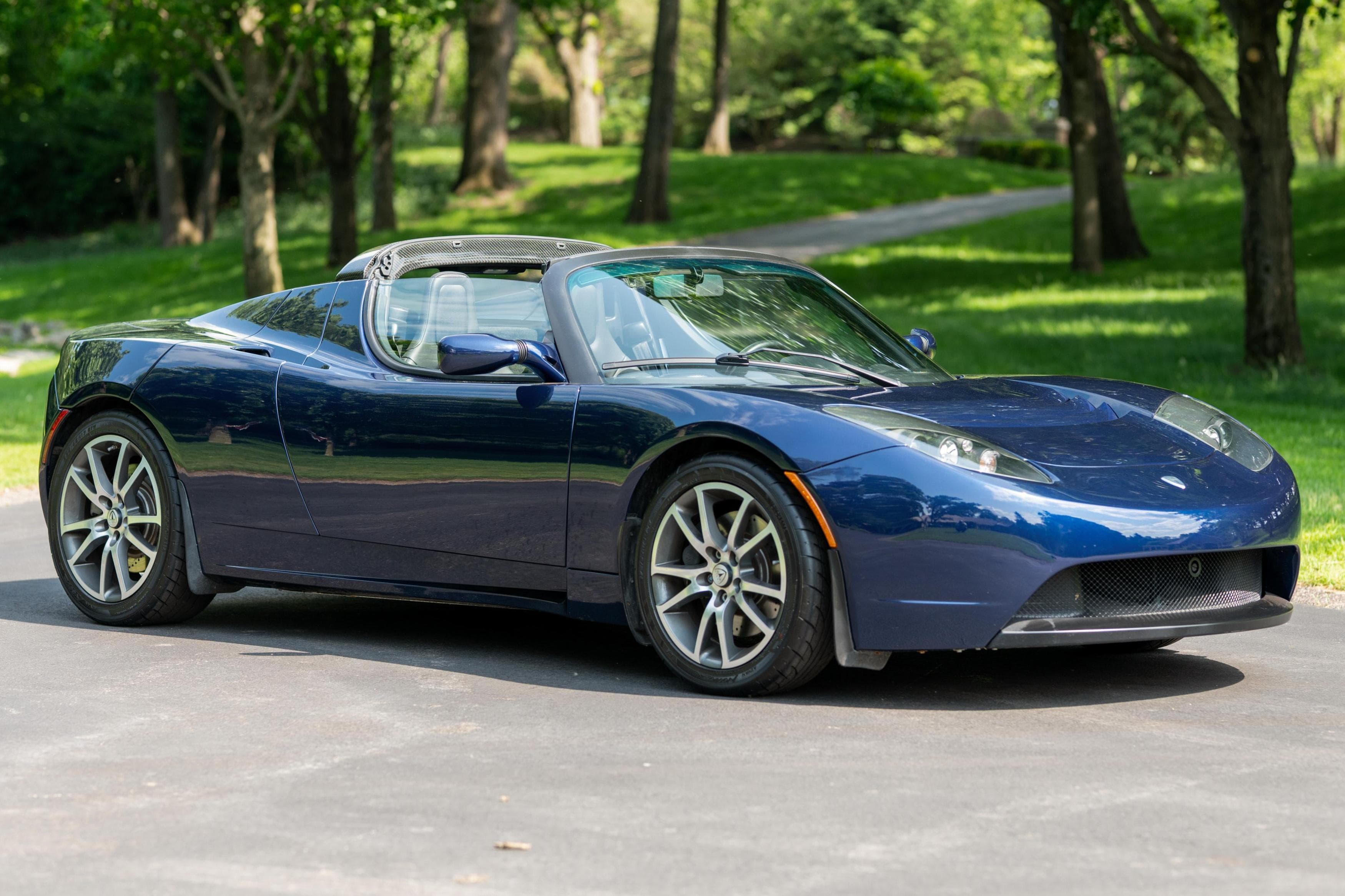 2010 Tesla Roadster sold for $62,000