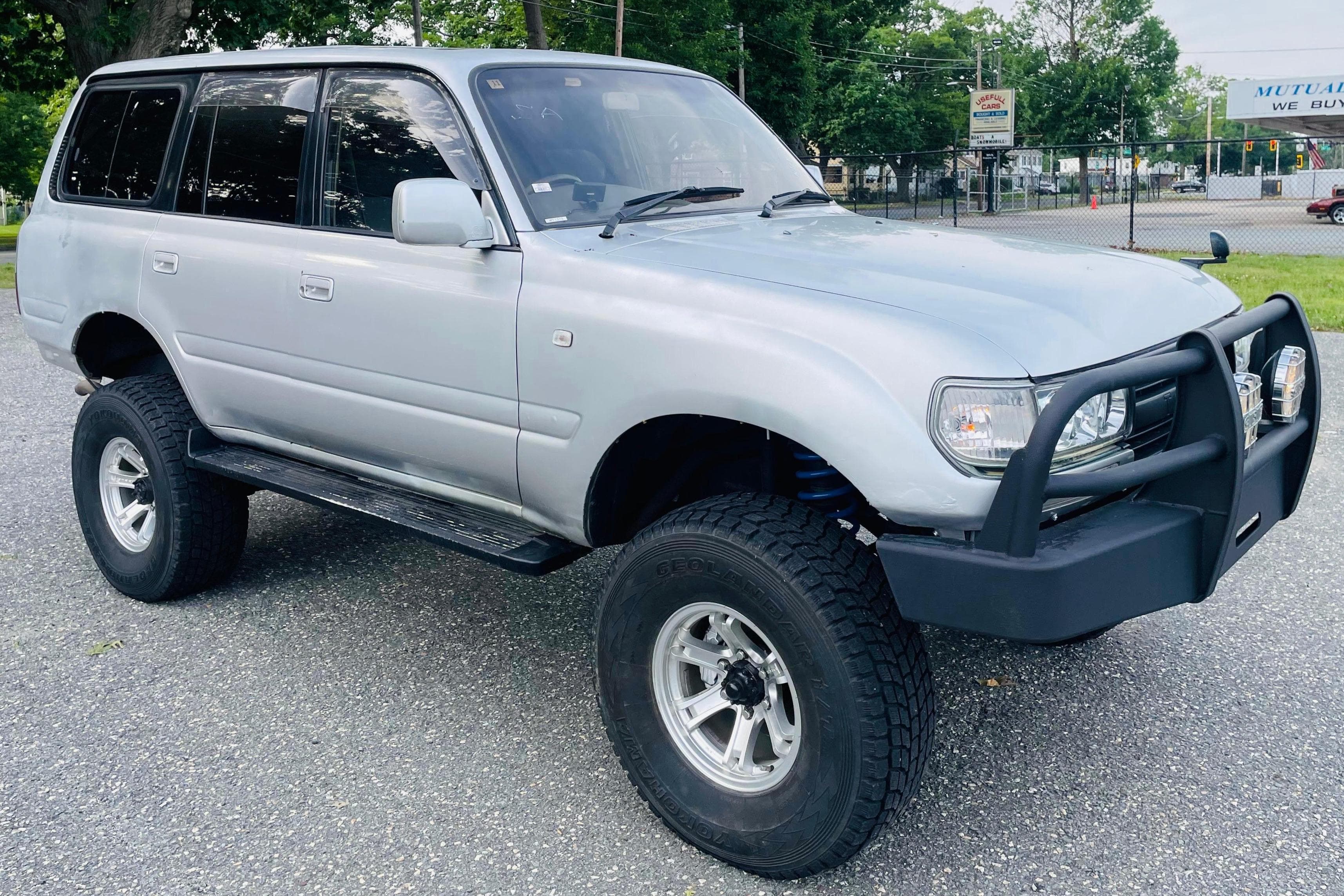 1994 Toyota Land Cruiser sold for $10,100