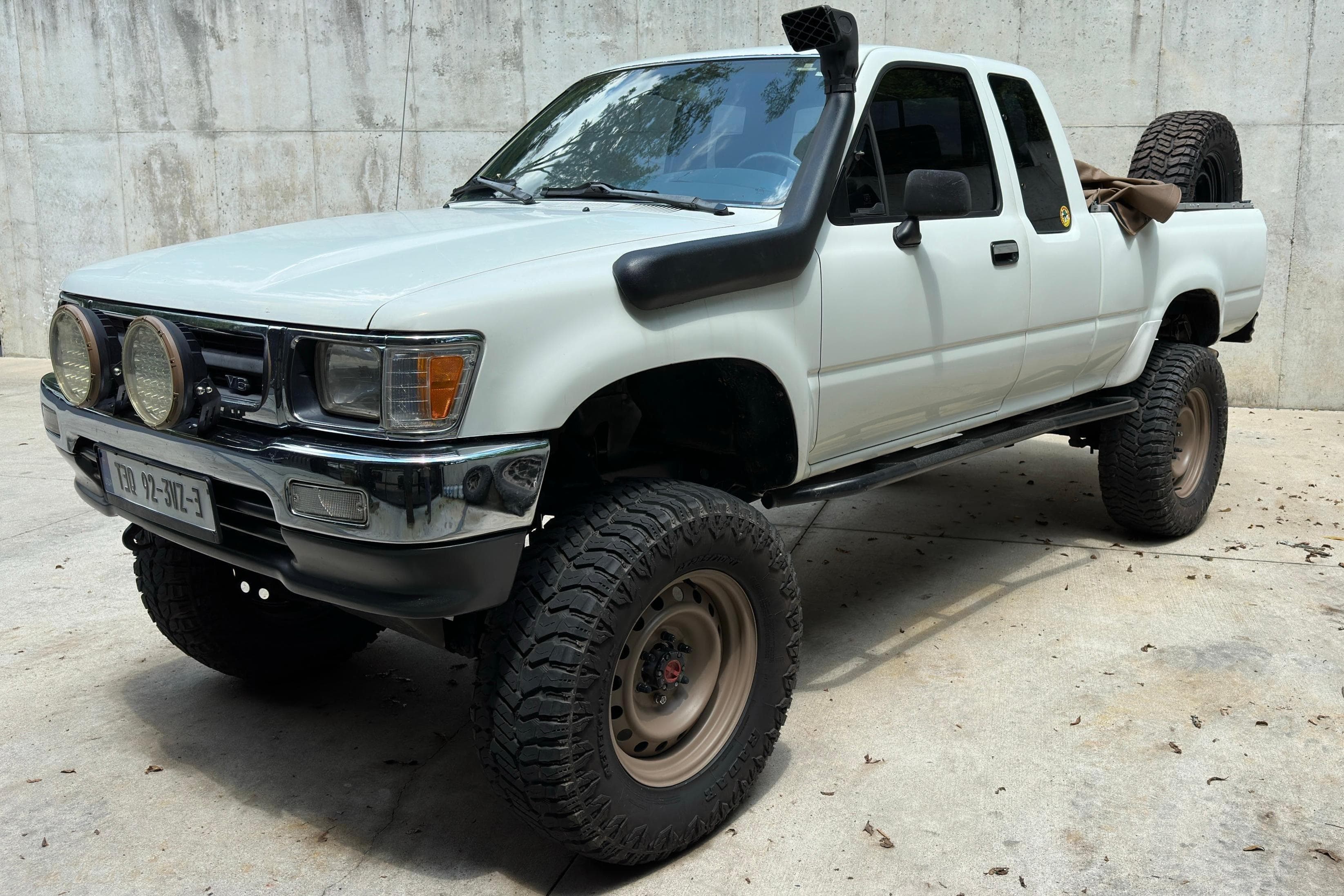 1993 Toyota Pickup sold for $13,000