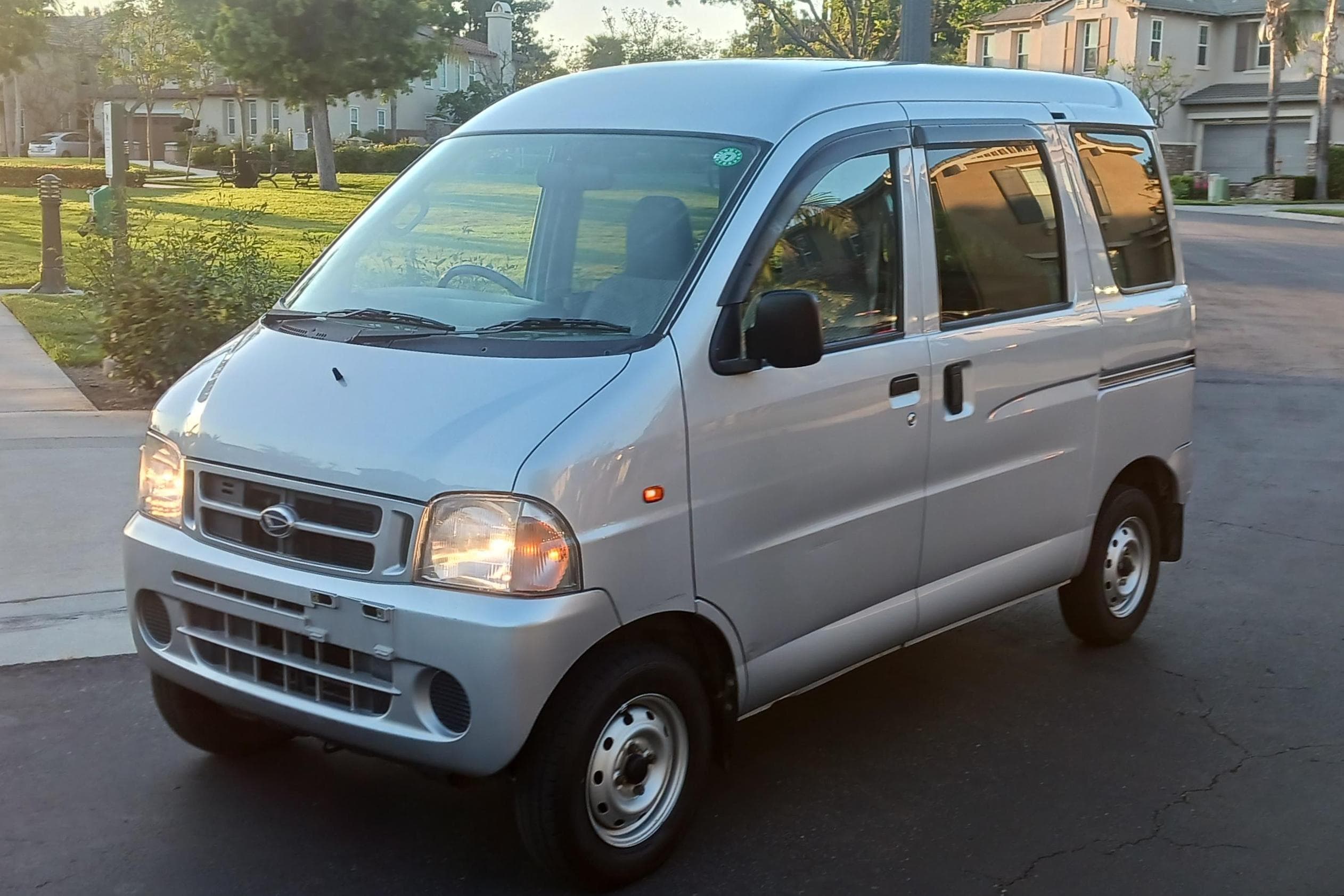 2000 Daihatsu Hijet sold for $4,700
