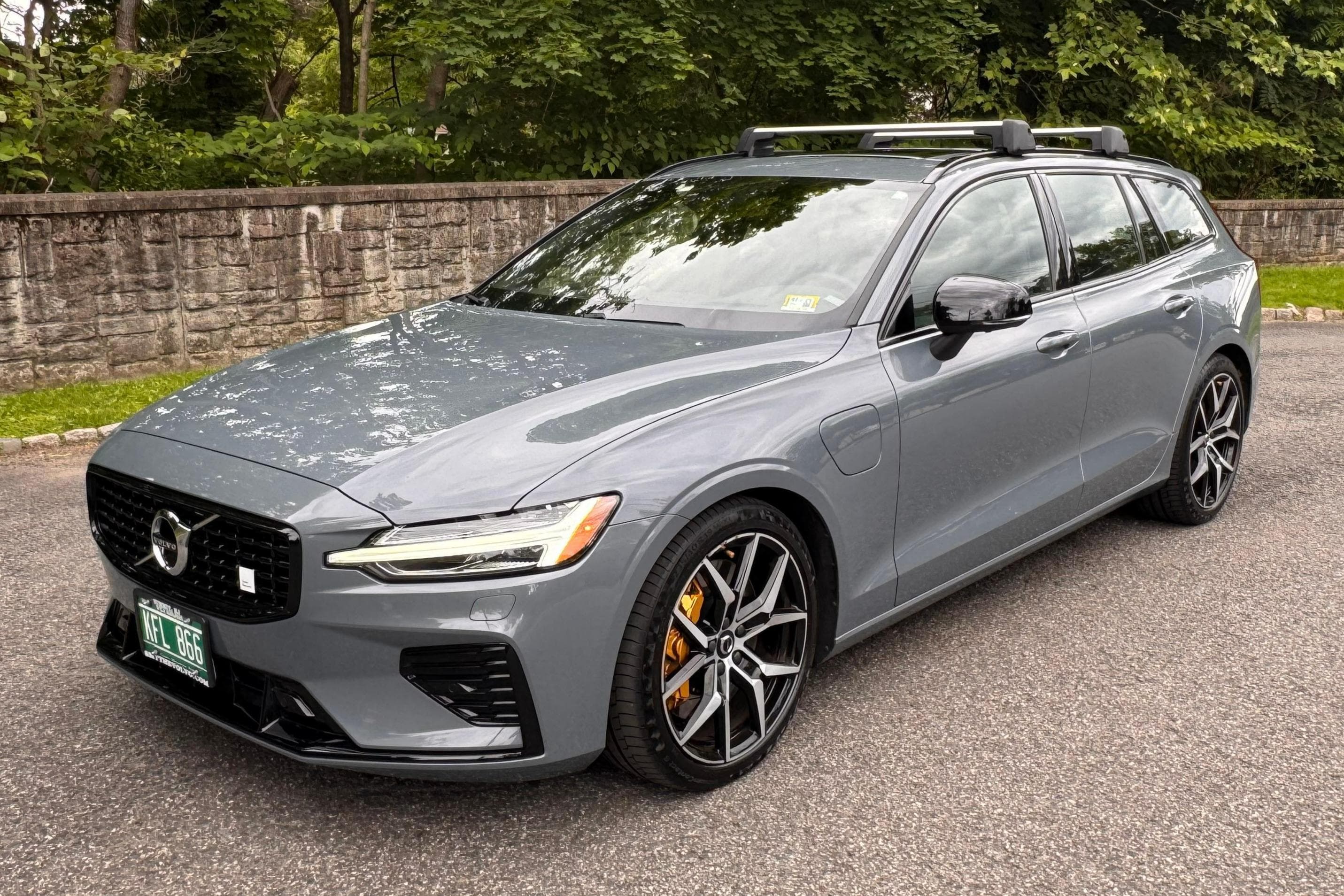 2022 Volvo V60 sold for $54,900