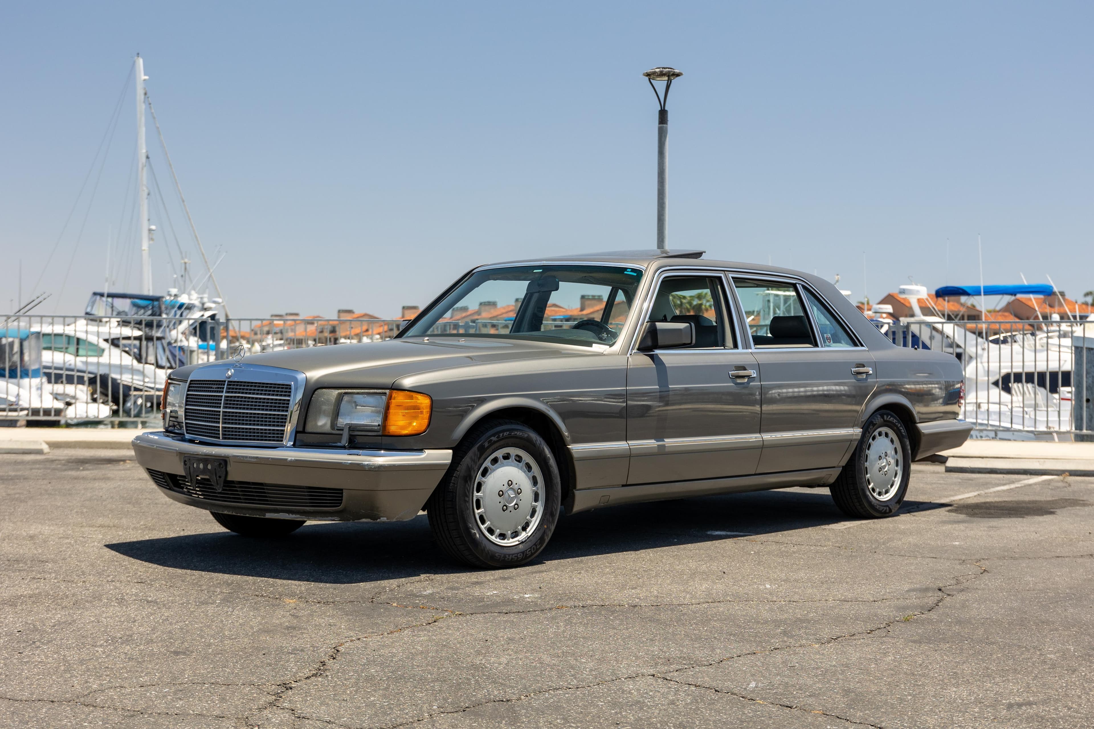 1988 Mercedes-Benz S-Class sold for $5,260