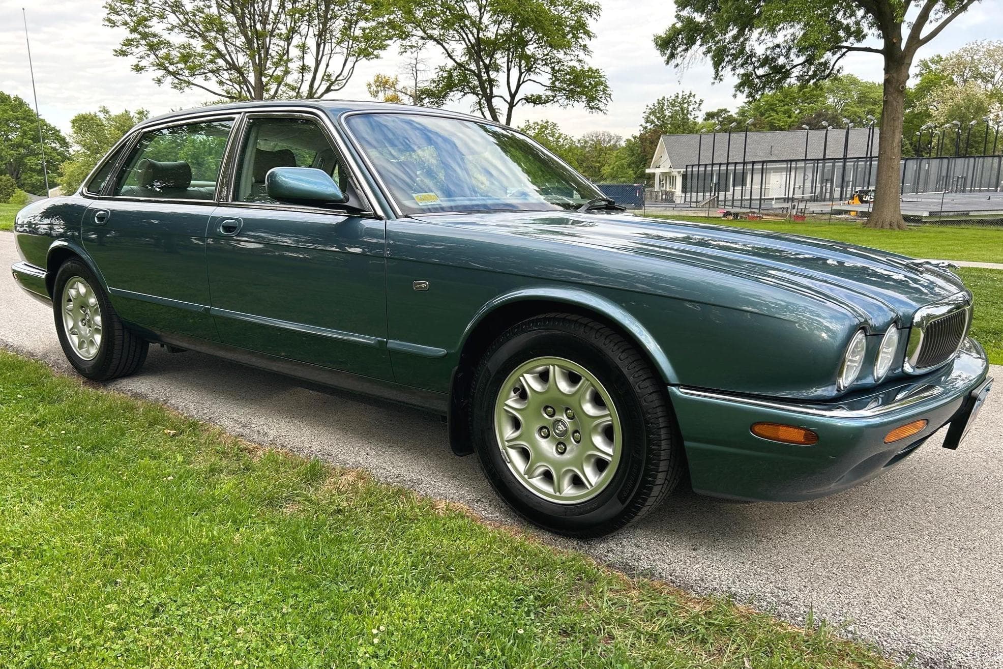 1999 Jaguar XJ8 sold for $3,600