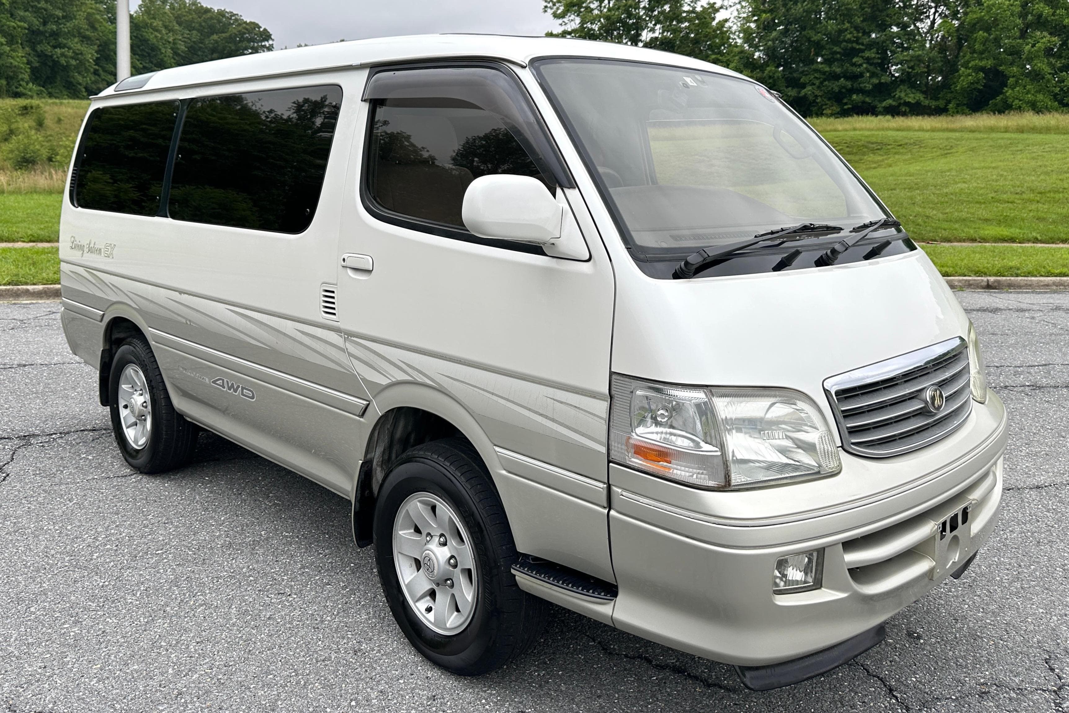 2000 Toyota HiAce sold for $12,500