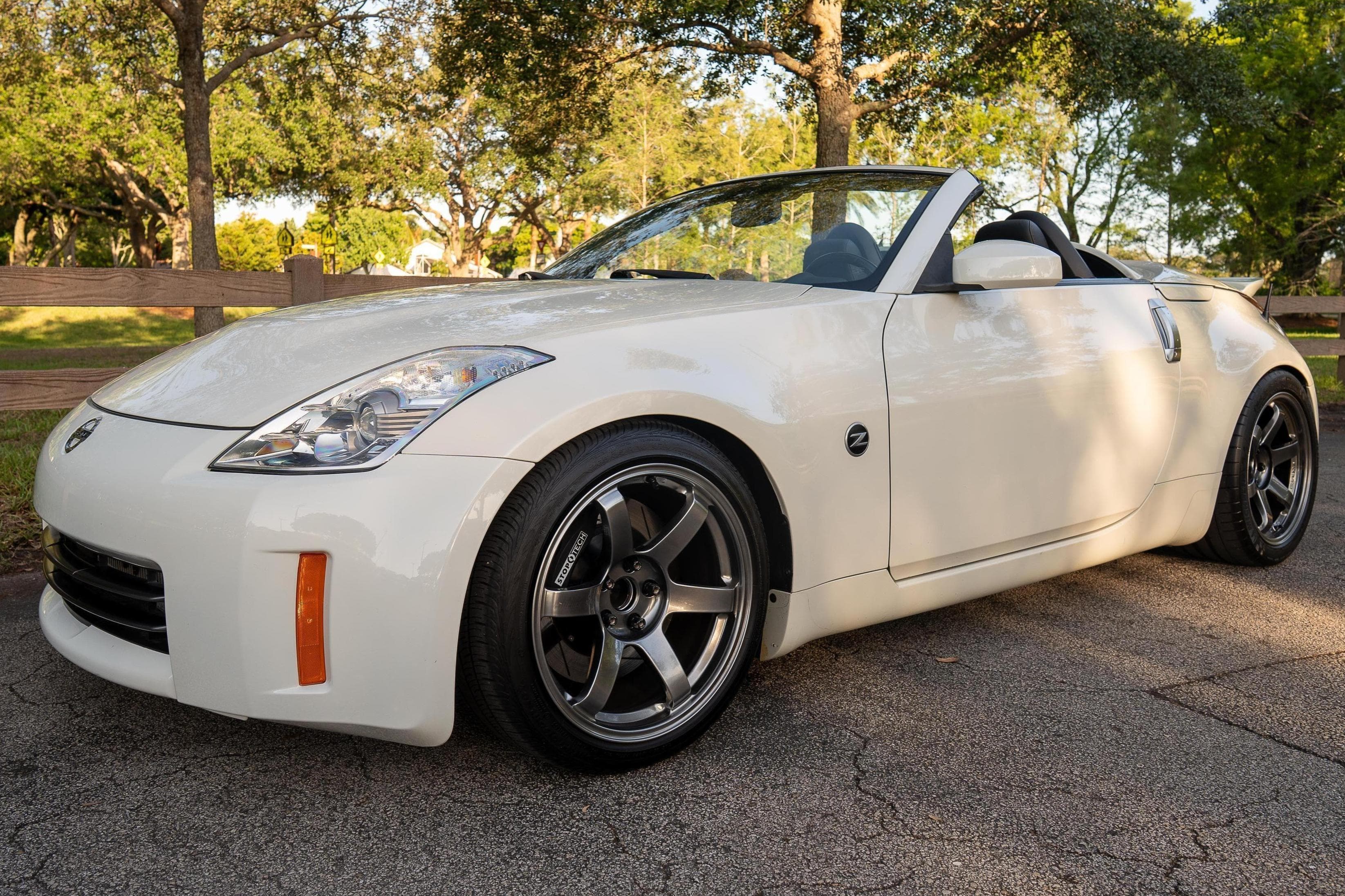 2007 Nissan 350Z sold for $16,350