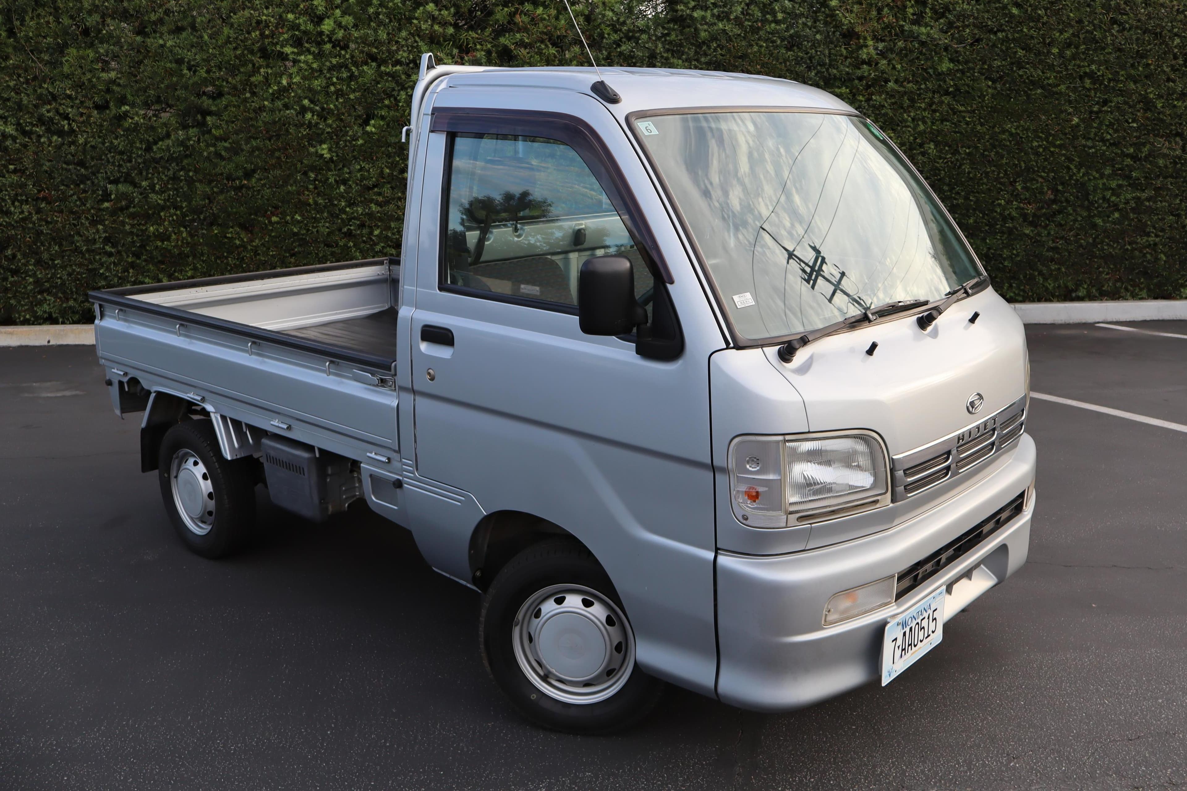 2000 Daihatsu Hijet sold for $5,900