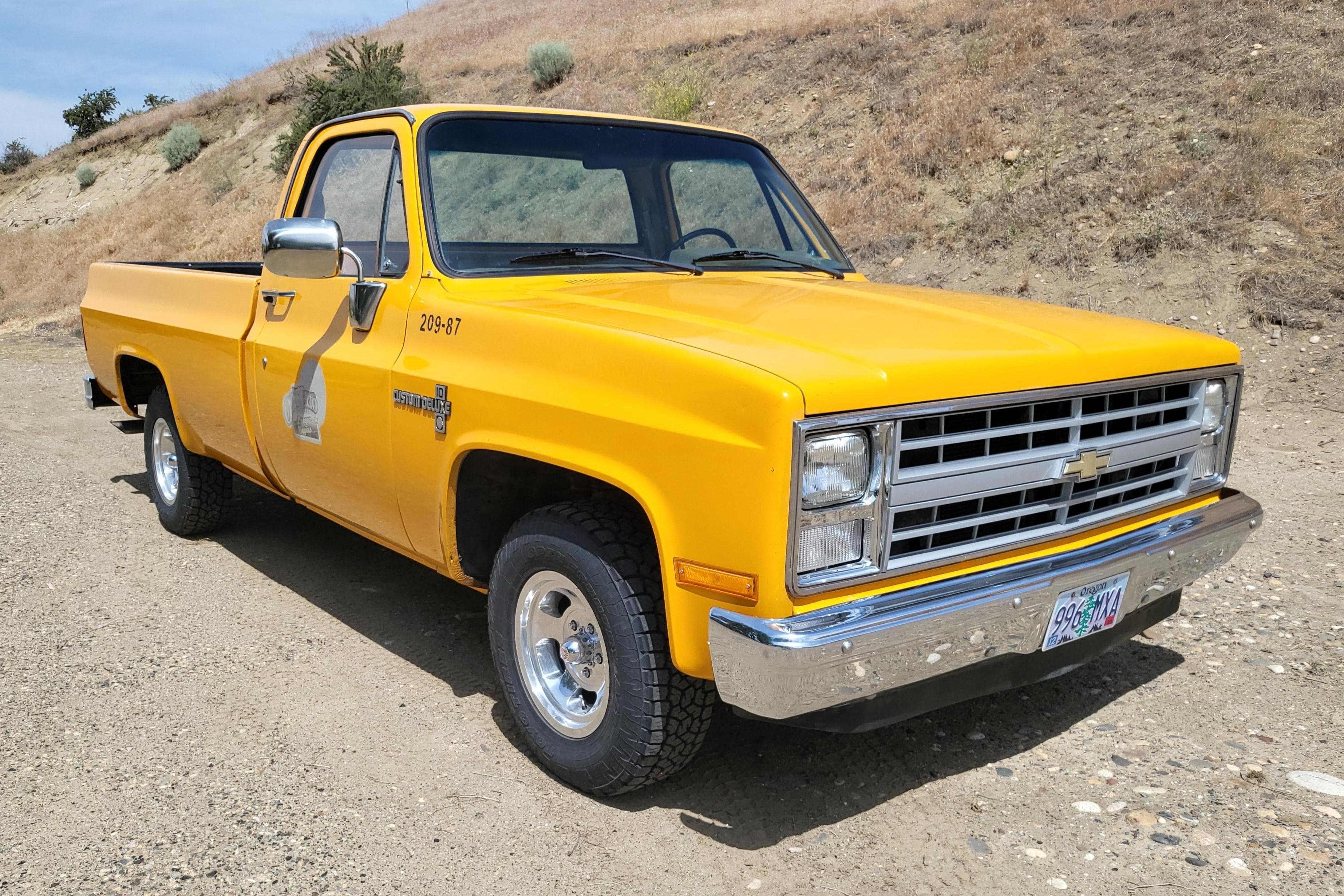 1987 Chevrolet R10 sold for $6,900