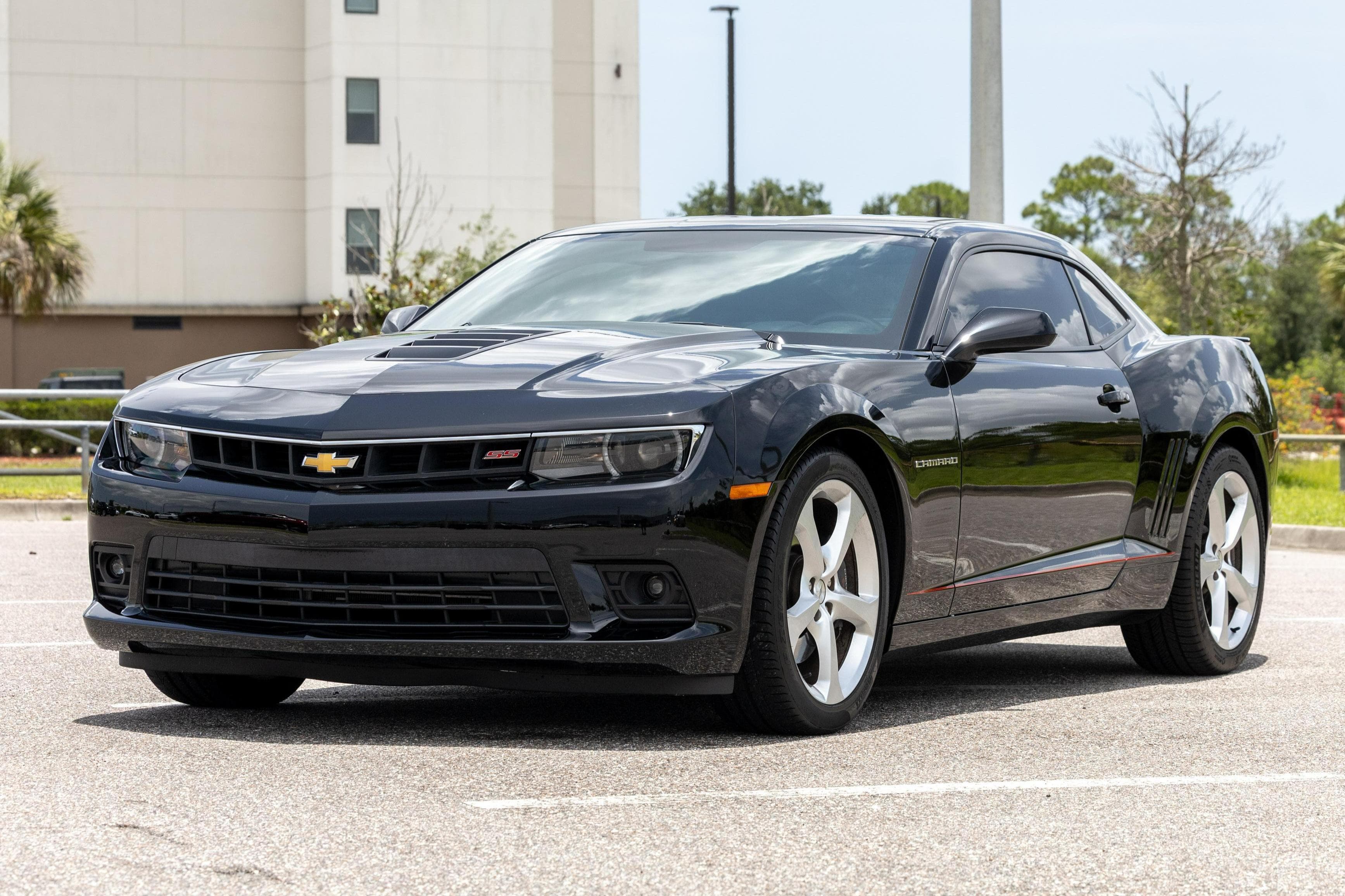 2015 Chevrolet Camaro sold for $27,251