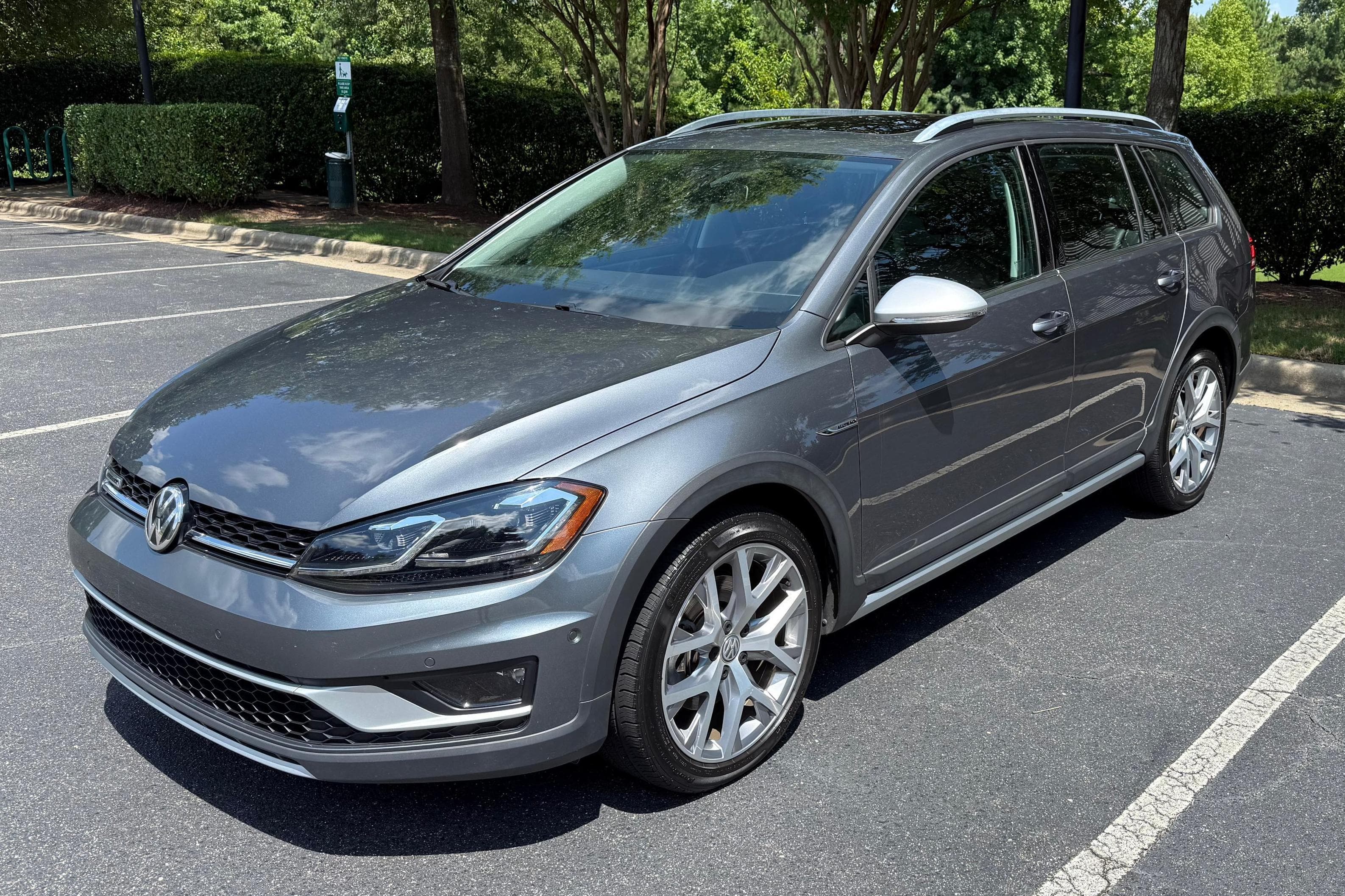 2019 Volkswagen Golf sold for $26,800