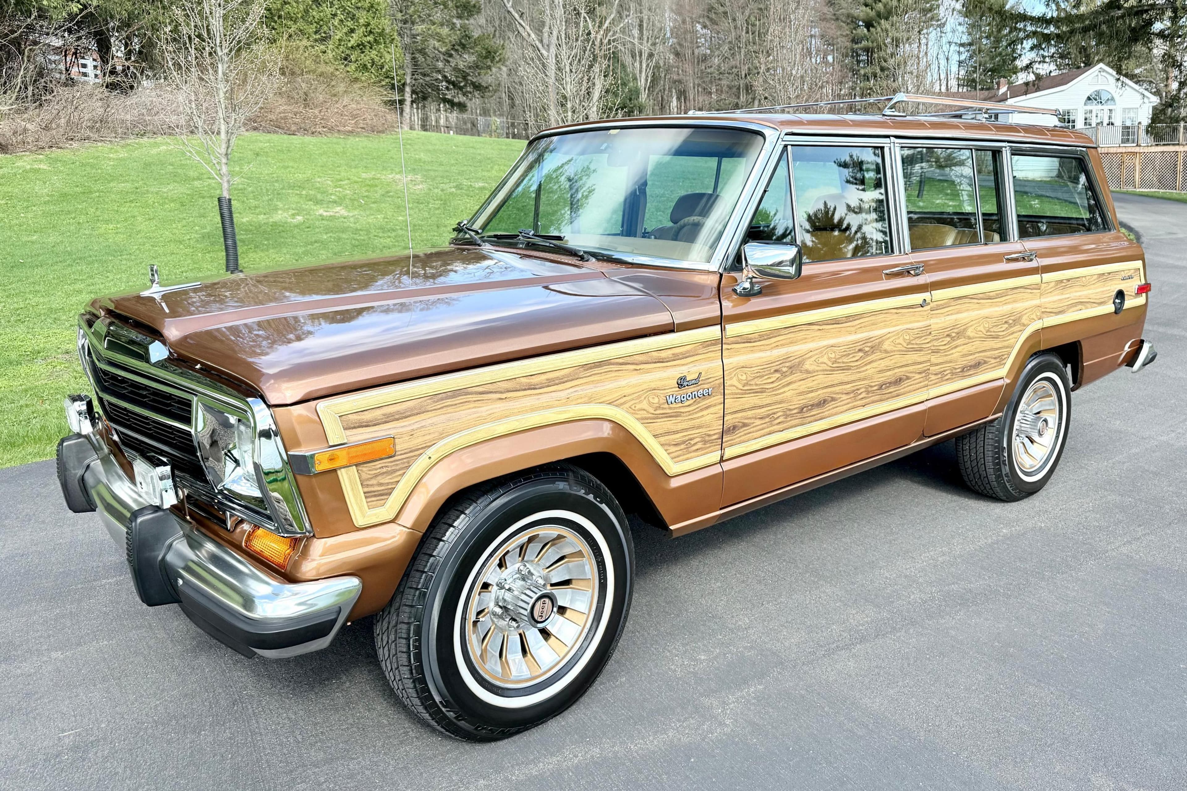 1986 Jeep Grand Wagoneer sold for $20,500