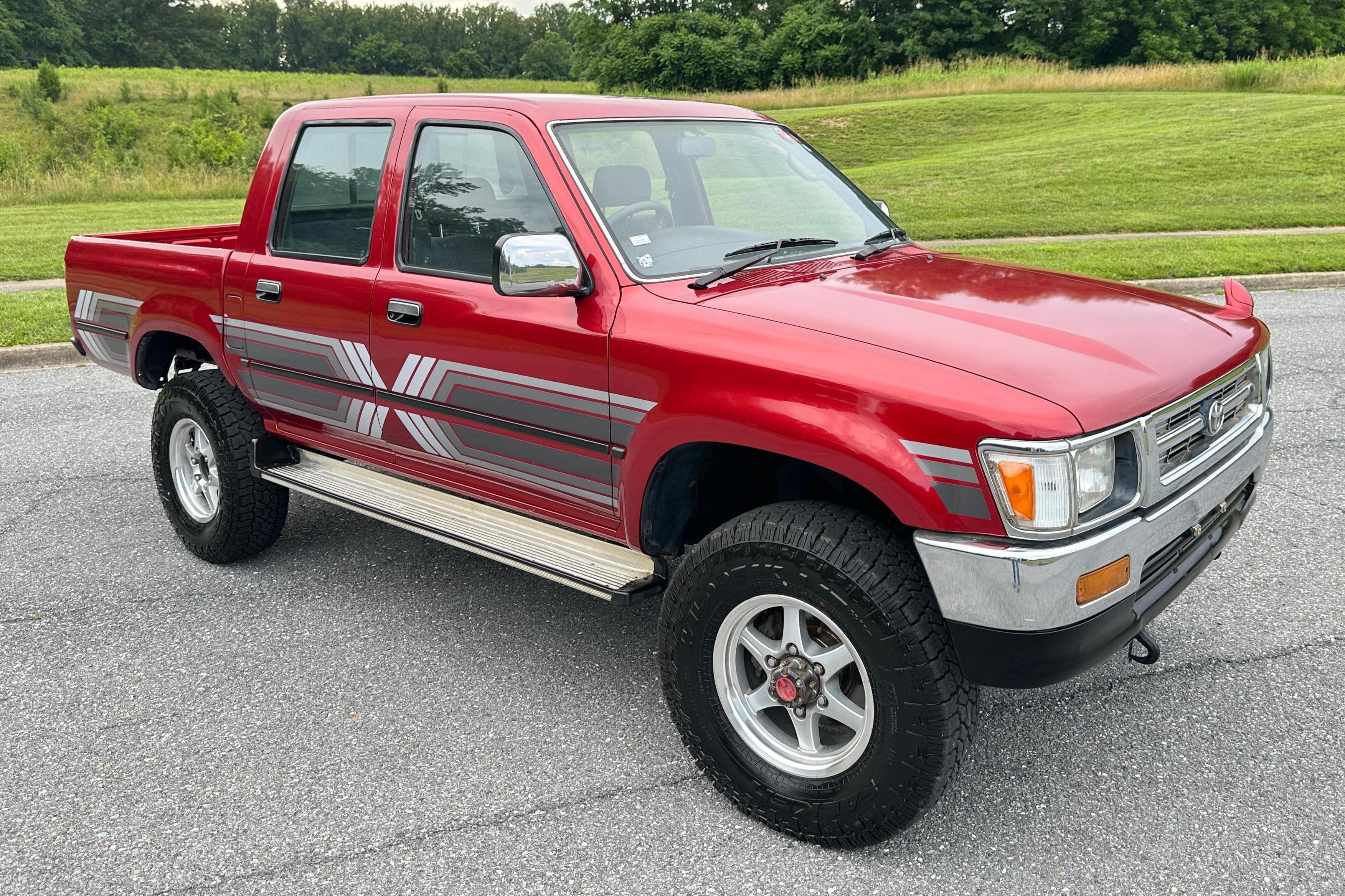 1992 Toyota Hilux sold for $19,200