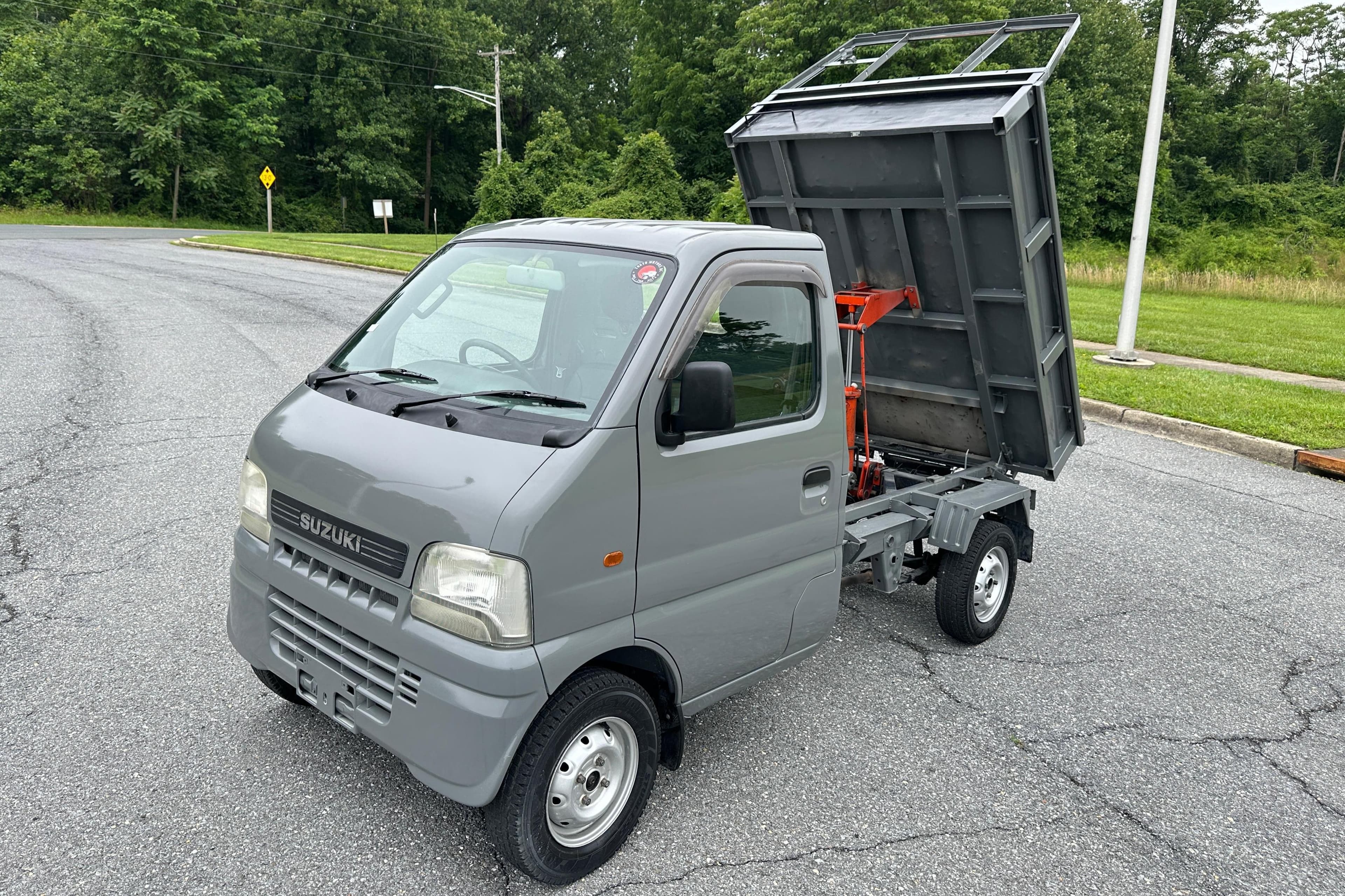 2000 Suzuki Carry Truck sold for $5,900