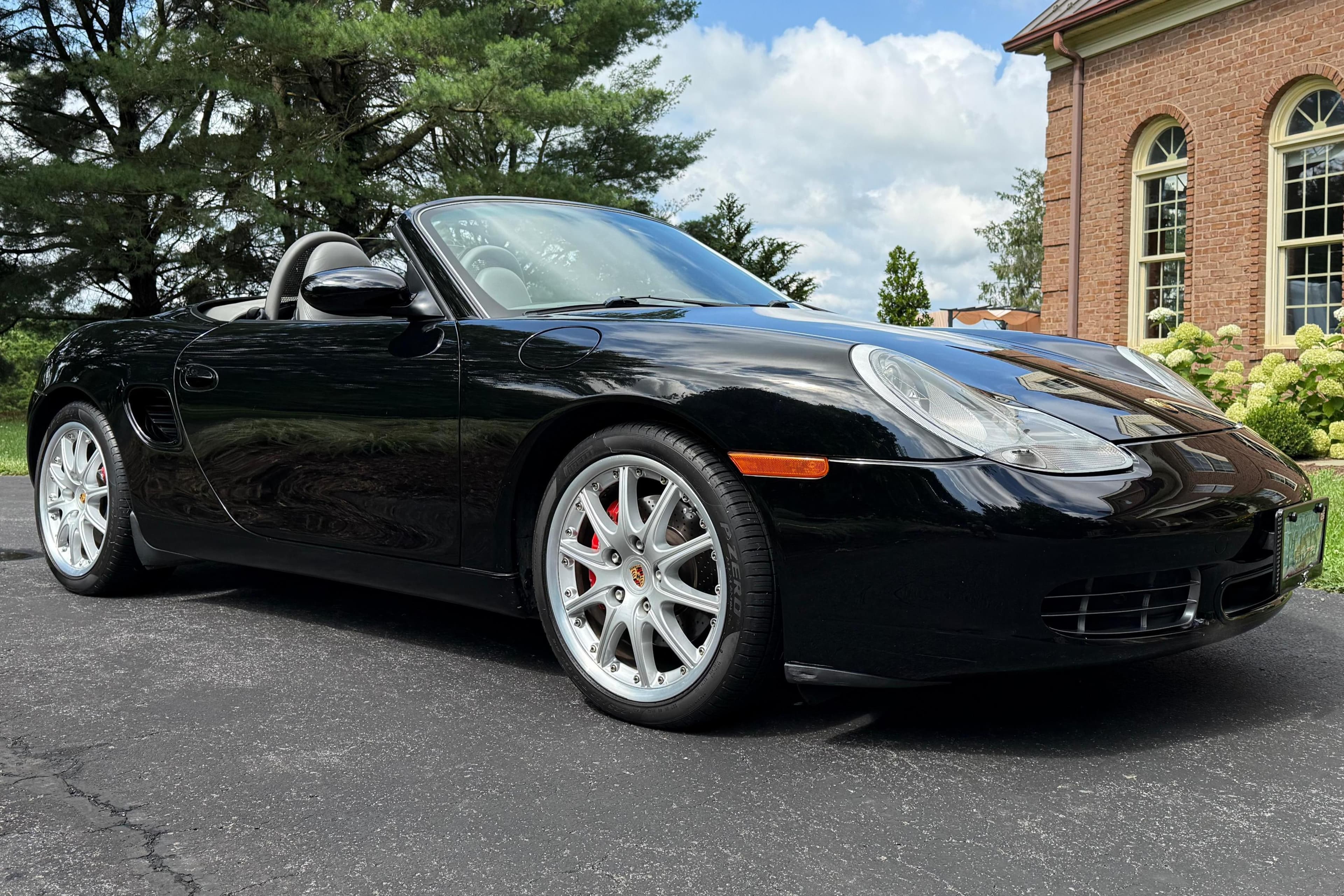 2000 Porsche 986 Boxster sold for $16,750