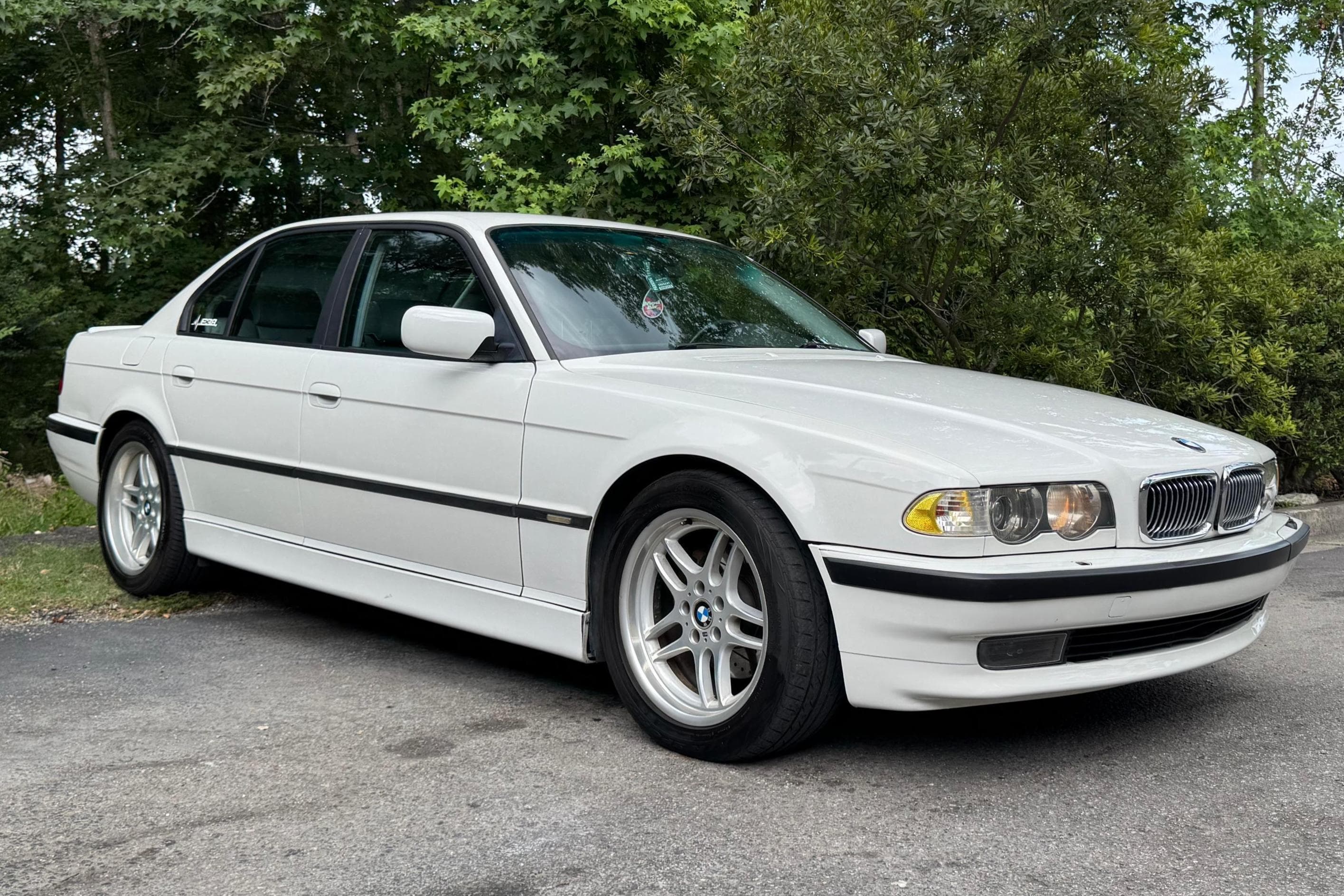 2001 BMW 7 Series sold for $6,200