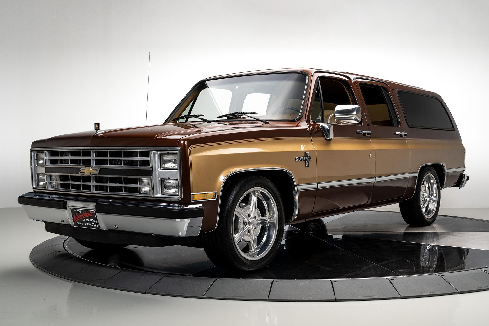 1988 Chevrolet Suburban sold for $15,000
