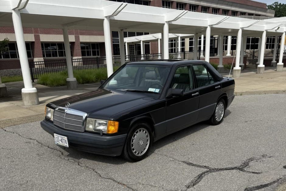 1989 Mercedes-Benz W201 190 sold for $7,900