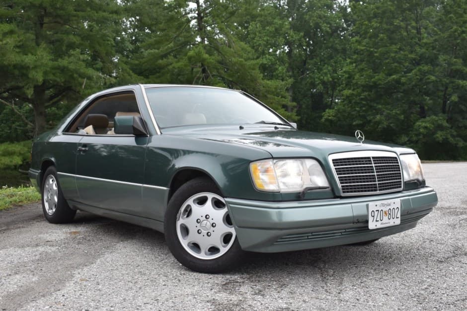 1994 Mercedes-Benz W124 E-Class sold for $6,766