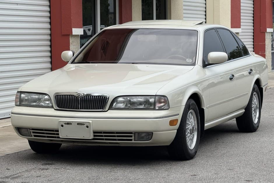 1995 Infiniti Q45 sold for $7,777