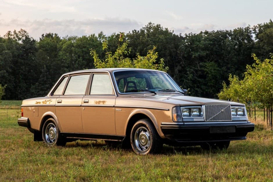 1984 Volvo 240 sold for $8,700