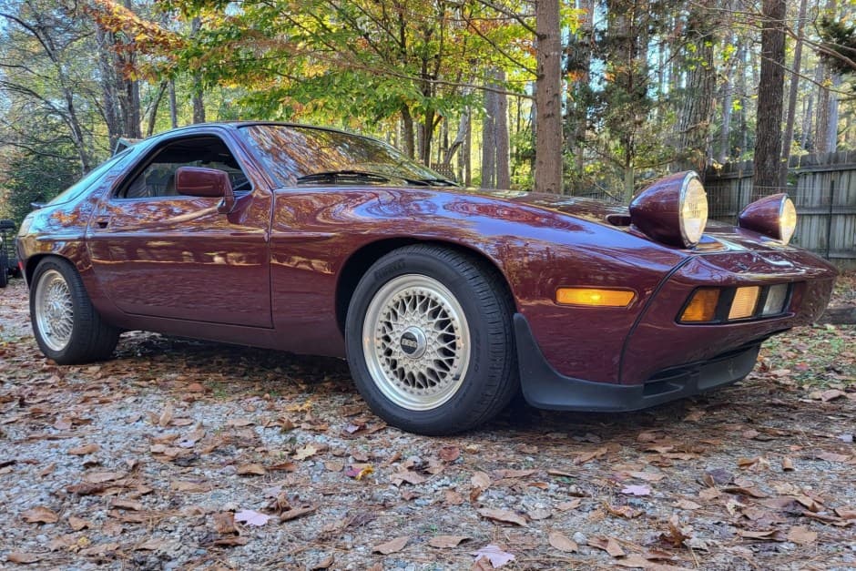 1984 Porsche 928 sold for $19,000