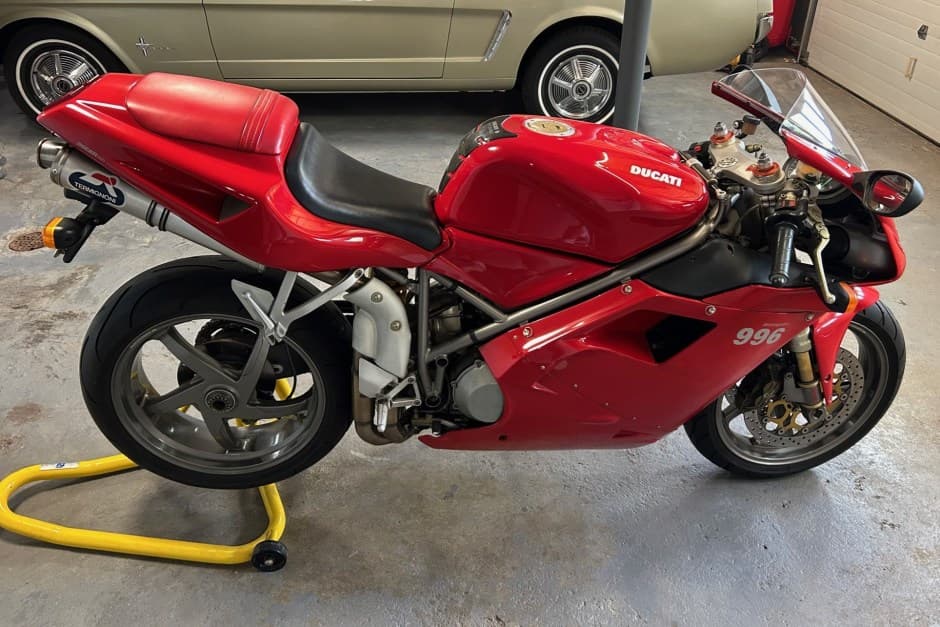 2001 Ducati 996 sold for $8,500