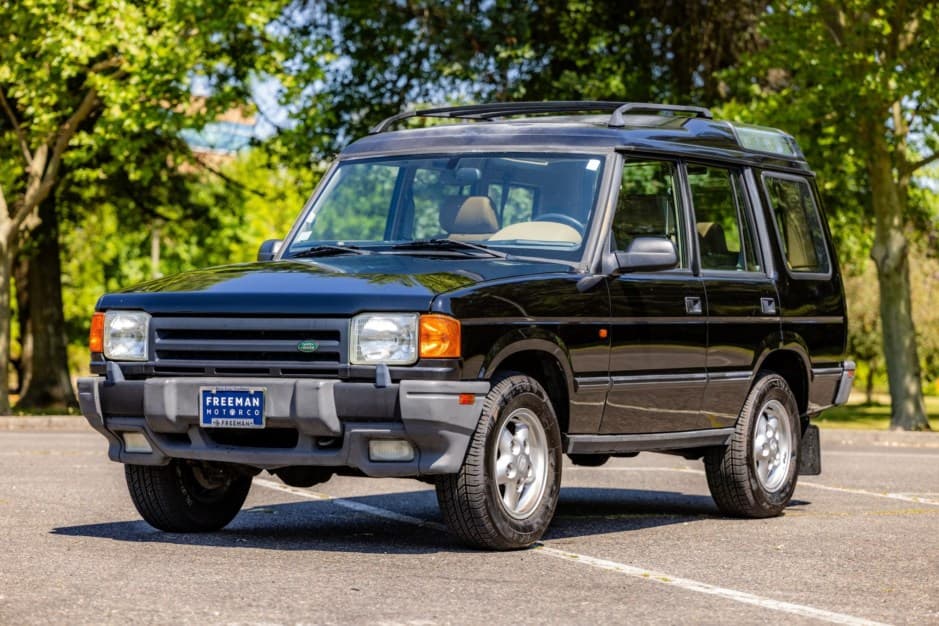 1996 Land Rover Discovery I sold for $9,200