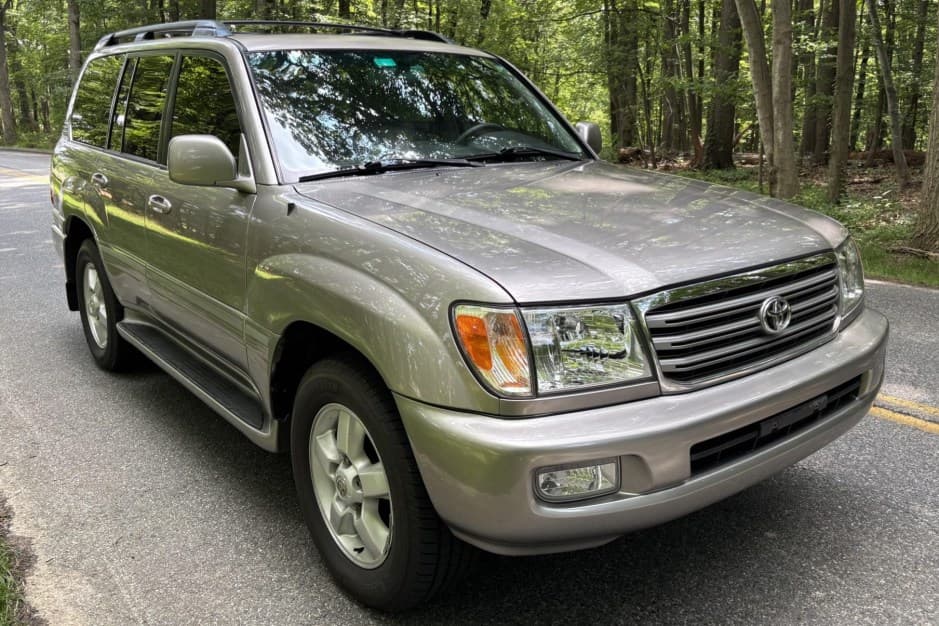 2004 Toyota Land Cruiser 100-Series sold for $17,519