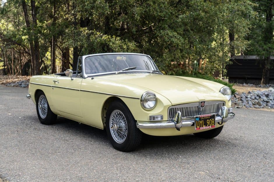 1967 MG MGB sold for $35,250