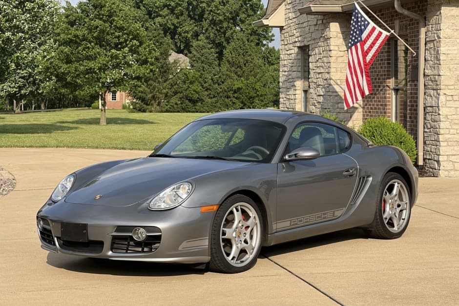 2006 Porsche 987 Cayman sold for $38,000
