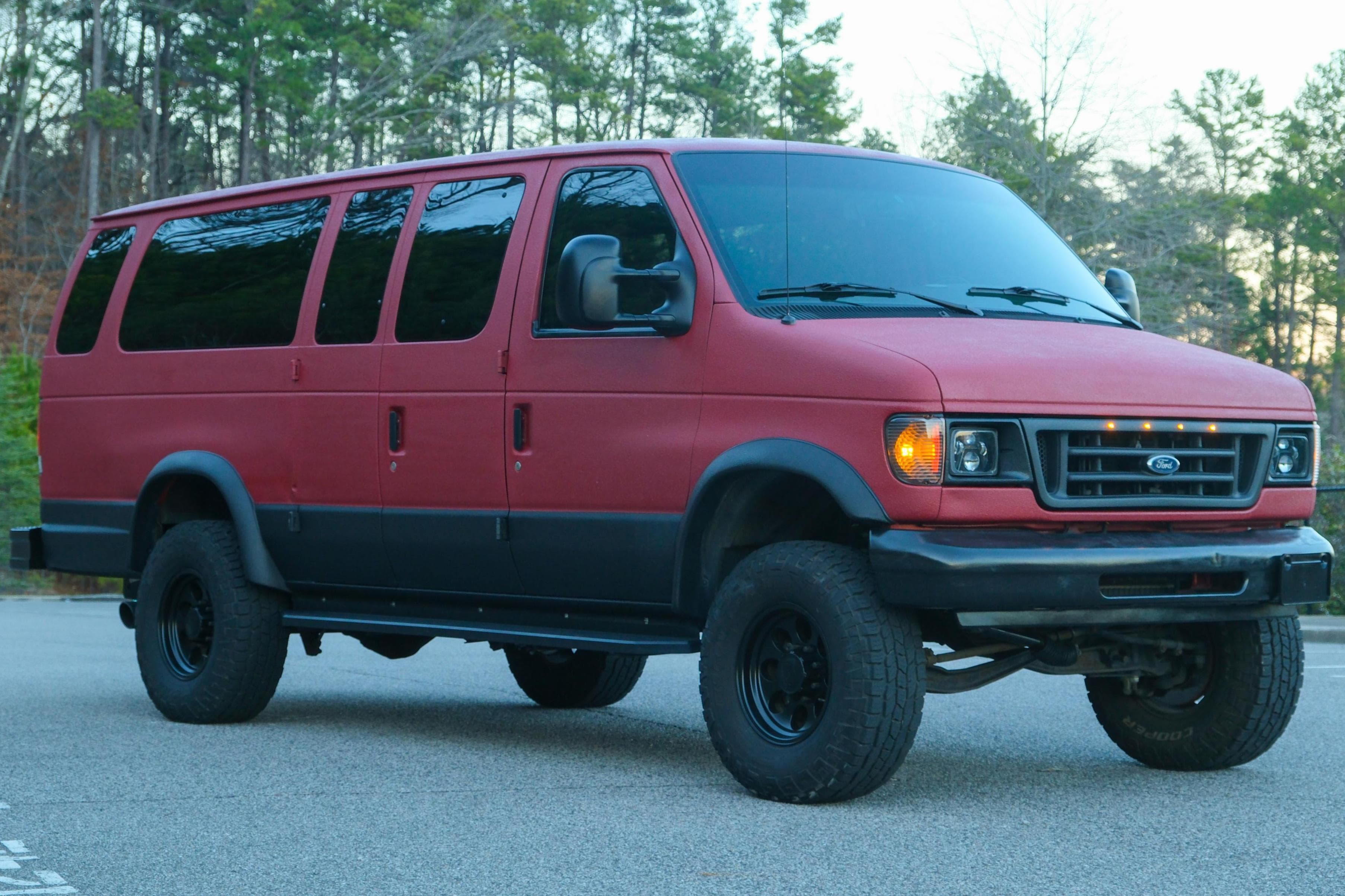 2001 Ford E-Series sold for $10,500