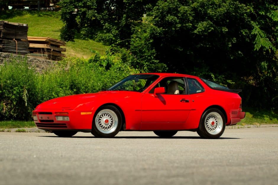 1986 Porsche 944 Turbo sold for $15,900