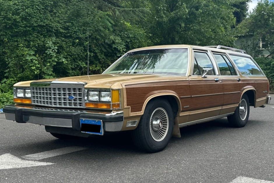 1984 Ford Crown Victoria sold for $6,111