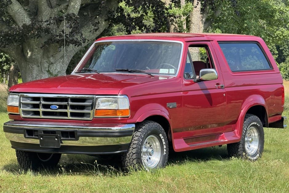 1994 Ford Bronco 4th-5th Generations 1987-1996 sold for $10,500
