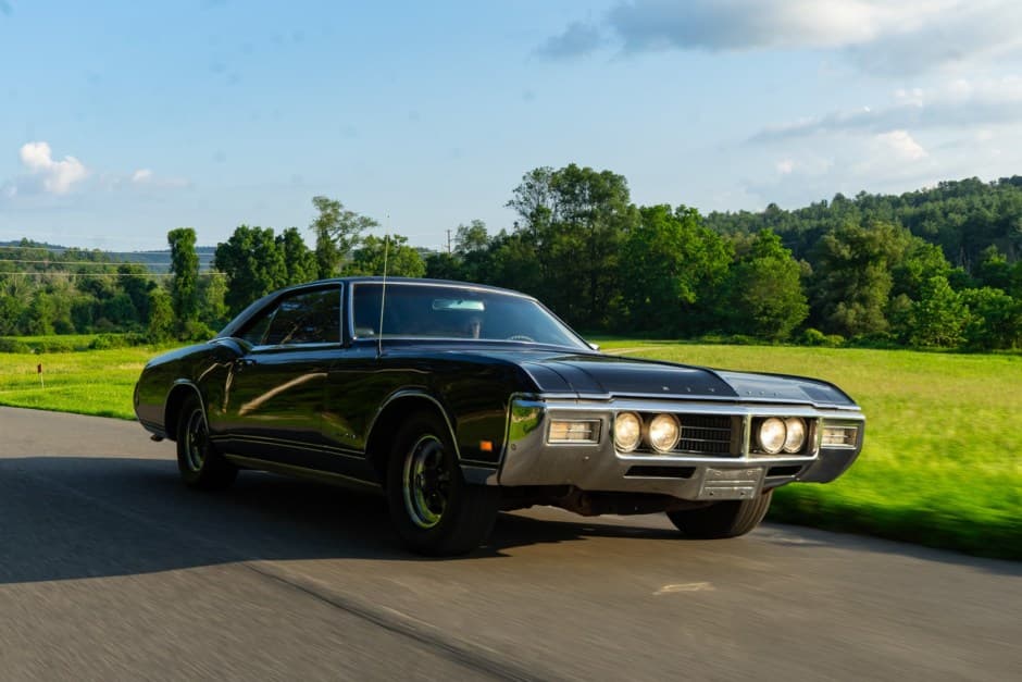 1969 Buick Riviera sold for $10,100