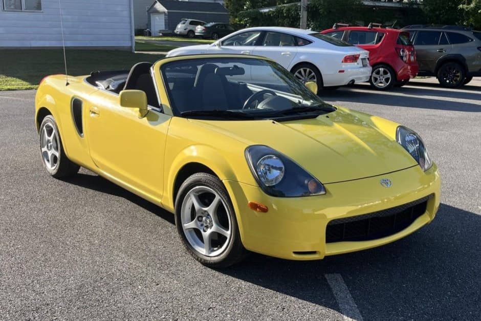 2002 Toyota W30 MR2 sold for $13,750