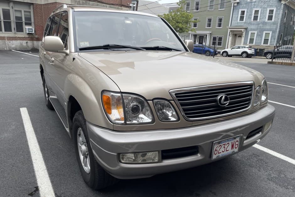 2000 Lexus LX470 sold for $9,600