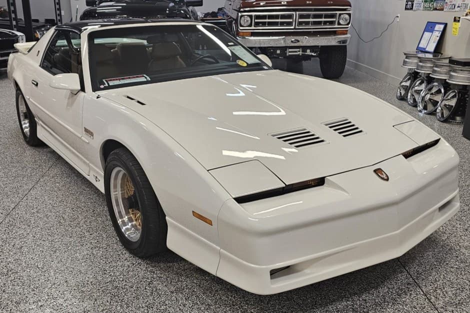 1989 Pontiac Firebird (1982-1992) sold for $31,250