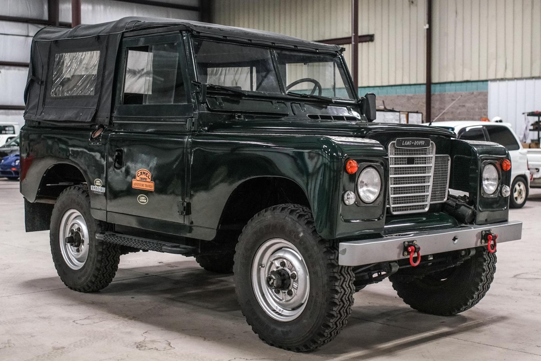 1977 Land Rover Defender sold for $10,000