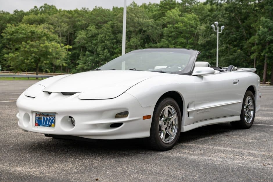 1999 Pontiac Firebird (1993-2002) sold for $10,750