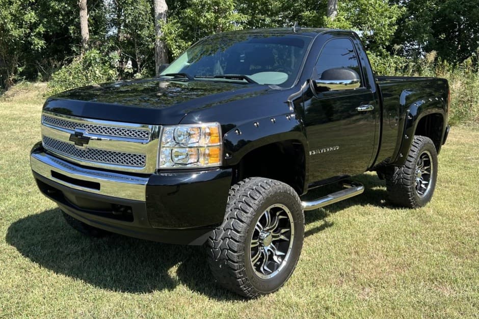 2009 Chevrolet Silverado GMT900 (2007-2013) sold for $26,000