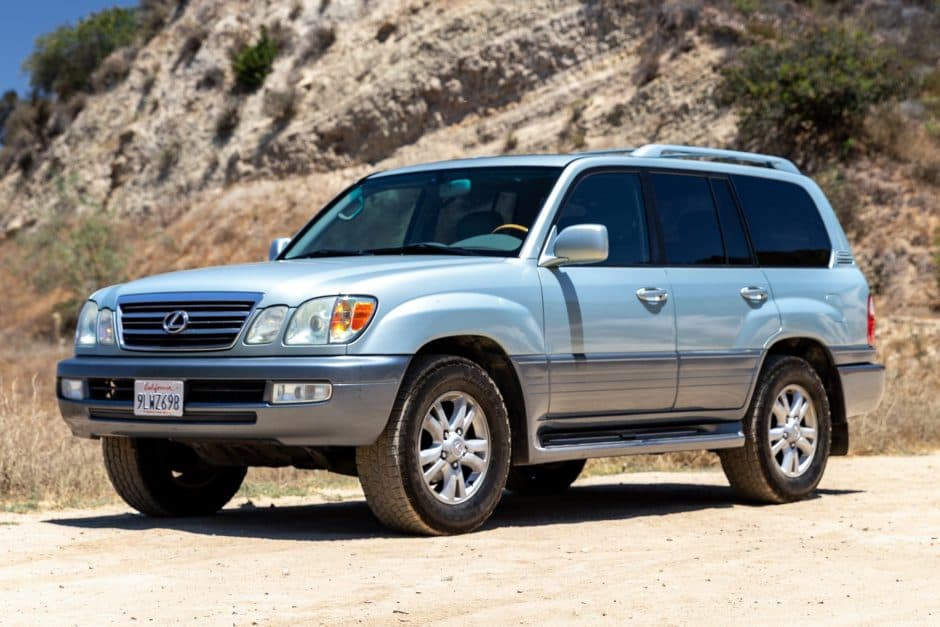 2004 Lexus LX470 sold for $21,300