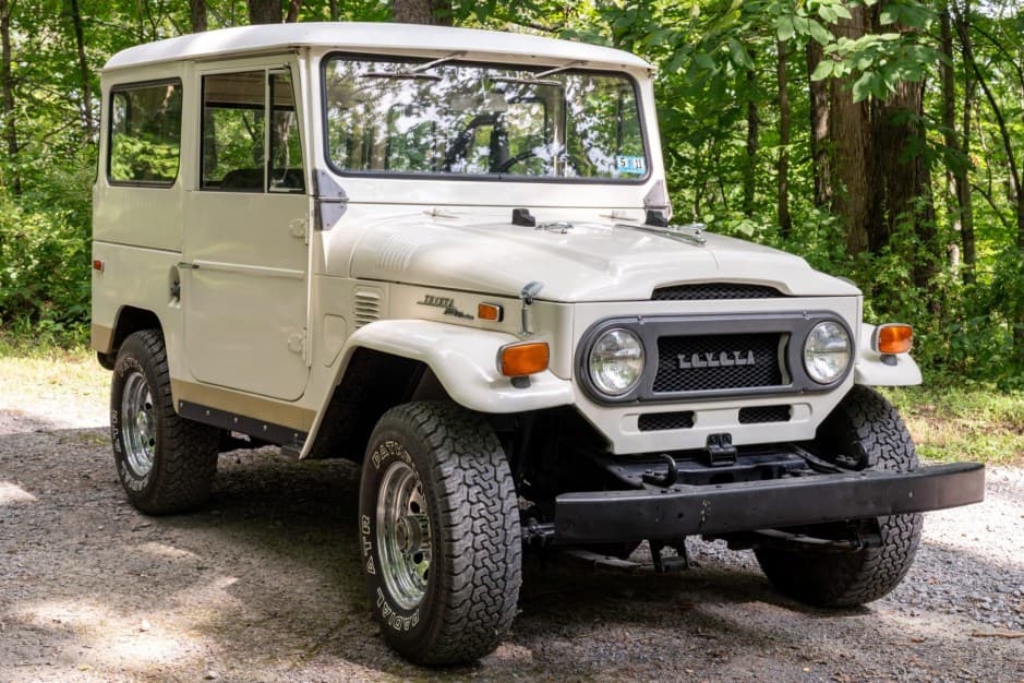 1970 Toyota Land Cruiser FJ40 sold for $14,000