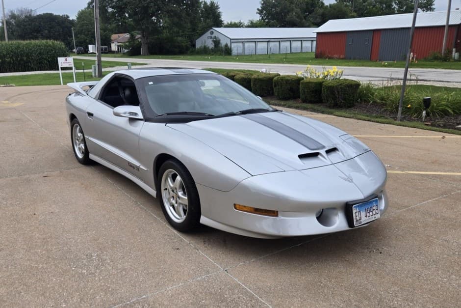 1995 Pontiac Firebird (1993-2002) sold for $27,501