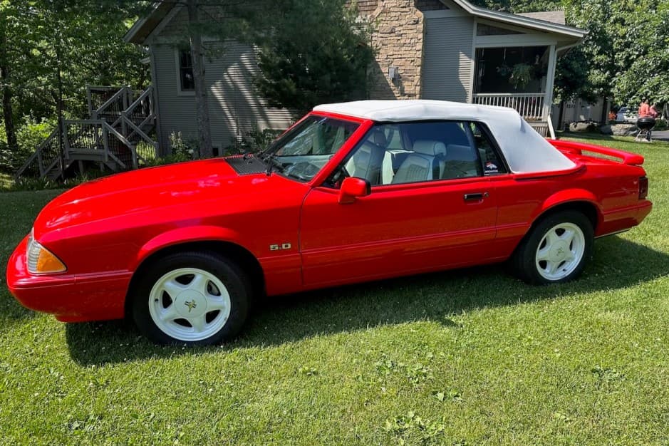 1992 Ford Fox-Body Mustang sold for $39,250