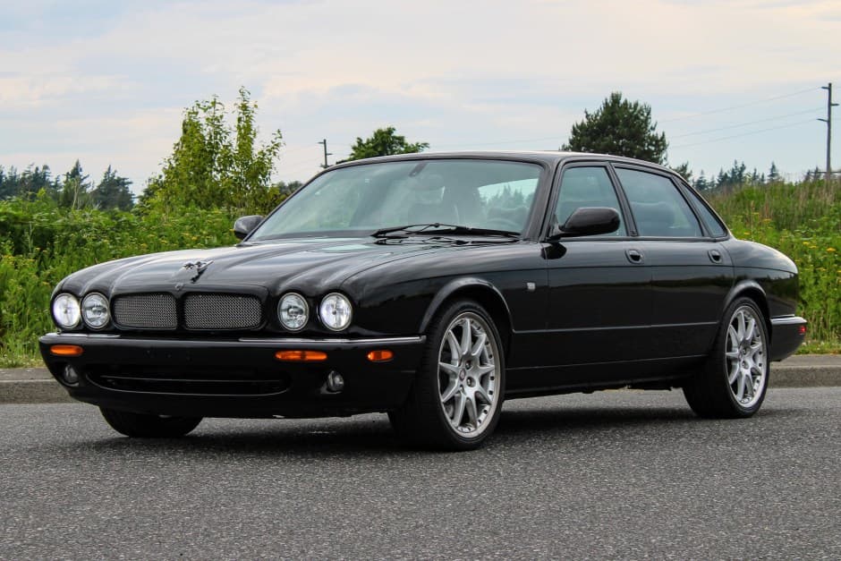 2002 Jaguar X308 XJR (1998-2003) sold for $18,000