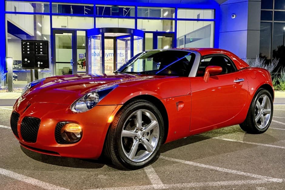 2009 Pontiac Solstice sold for $21,000