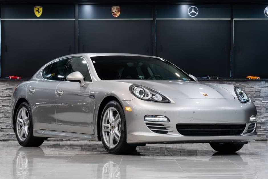 2011 Porsche Panamera sold for $55,500