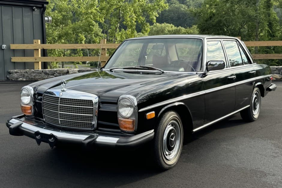1974 Mercedes-Benz W114 & W115 sold for $31,000